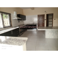 5bdrm villa house for rent oyster bay