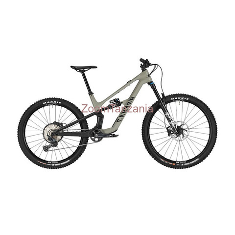 2024 Canyon Spectral CF 7 Mountain Bike (ALANBIKESHOP)