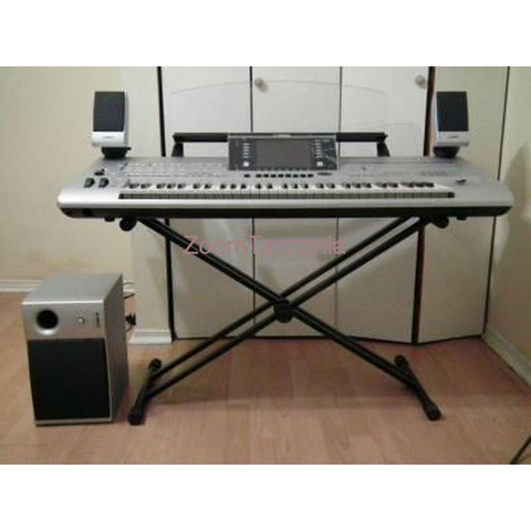 Yamaha Tyros 4 (61-Key Pro Arranger Workstation) - 1/4