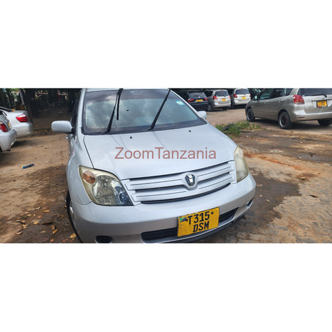 2004 Toyota IST - 2/4