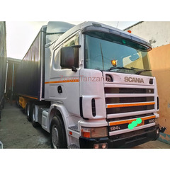 SCANIA 124 400 BOX BODY 30 TONNES