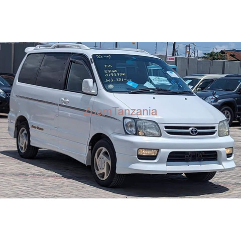 2000 TOYOTA NOAH ROAD - 1/4