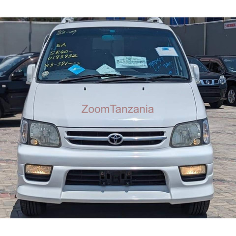 2000 TOYOTA NOAH ROAD - 2/4