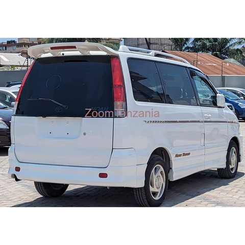 2000 TOYOTA NOAH ROAD - 4/4