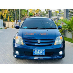 Toyota IST 2005