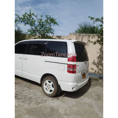 Toyota Noah for sale