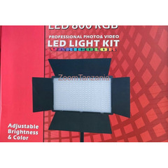 LED 800 RGB PROFESSIONAL PHOTO& VIDEO LED LIGHT KIT VIVROBOLOR - 1