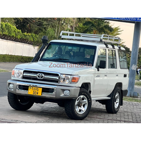 2015 Toyota Landcruiser LX HARDTOP - 1/4