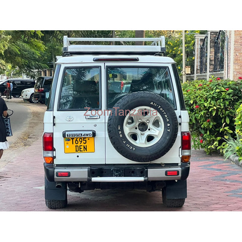 2015 Toyota Landcruiser LX HARDTOP - 3/4