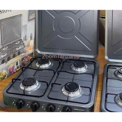 Gas stove with 4 plates