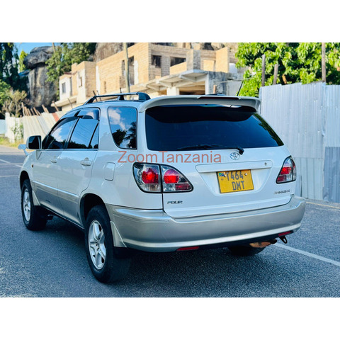 2005 Toyota Harrier - 1/4