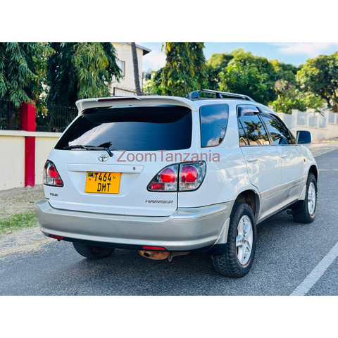 2005 Toyota Harrier - 2/4