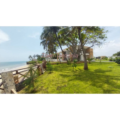 BEACH HOUSE FOR SALE BAHARI BEACH - 3/4