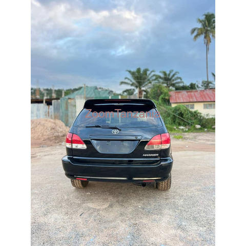 2003 Toyota Harrier - 1/4