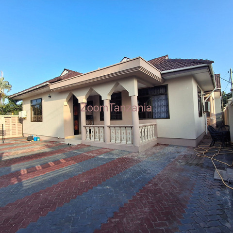 FURNISHED HOUSE FOR RENT MBEZIBEACH - 1/4