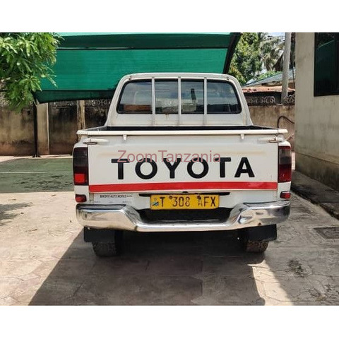 Toyota Hilux Double Cabin - 2/4