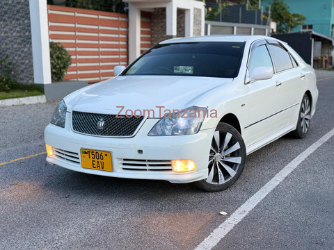 Toyota Crown - 3/6