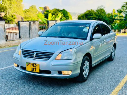 Toyota Premio - 3/6