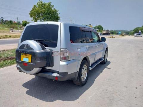 Mitsubishi Pajero V93W - 2/5