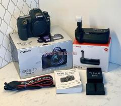 Canon EOS 5D Mark IV DSLR Camera with 24-105mm f/4L II Lens