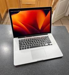 Apple MacBook Pro Retina 2015 core i7 Ram 16GB SSD 256GB