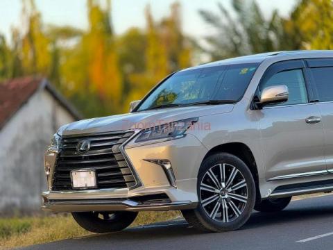 Lexus LX570 - 3/6