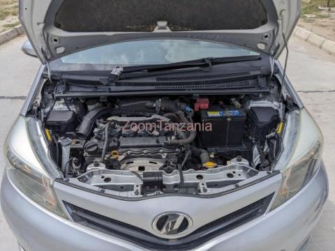 Toyota Vitz 2013 - 4/6