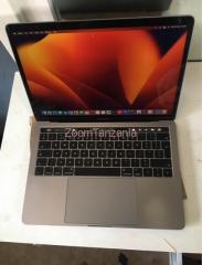 Apple MacBook Pro 2017 Touchbar core i5 Ram 16GB SSD 512