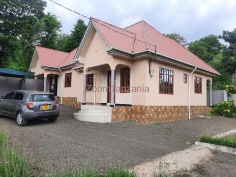 HOUSE FOR SALE AT LEGANGA AREA - 3/5