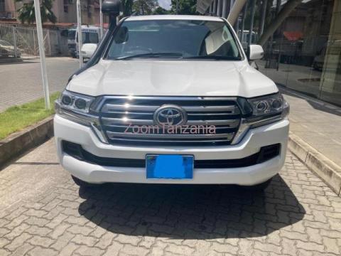 2016 Toyota Landcruiser V8, Diesel, Automatic, for Sale in Dar es Salaam - 1/6