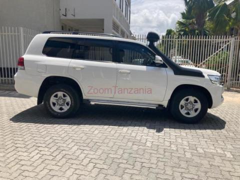 2016 Toyota Landcruiser V8, Diesel, Automatic, for Sale in Dar es Salaam - 3/6