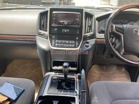 2016 Toyota Landcruiser V8, Diesel, Automatic, for Sale in Dar es Salaam - 6/6