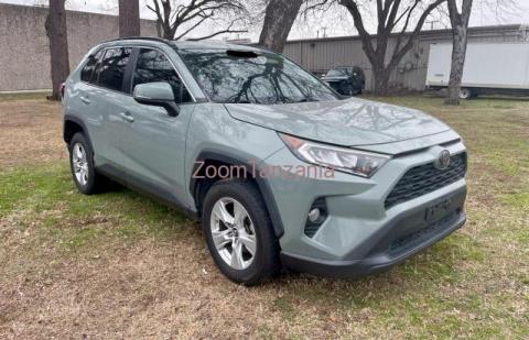 2019 TOYOTA RAV4 XLE - 1/4