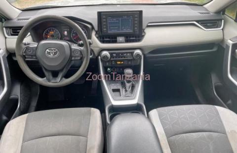 2019 TOYOTA RAV4 XLE - 2/4